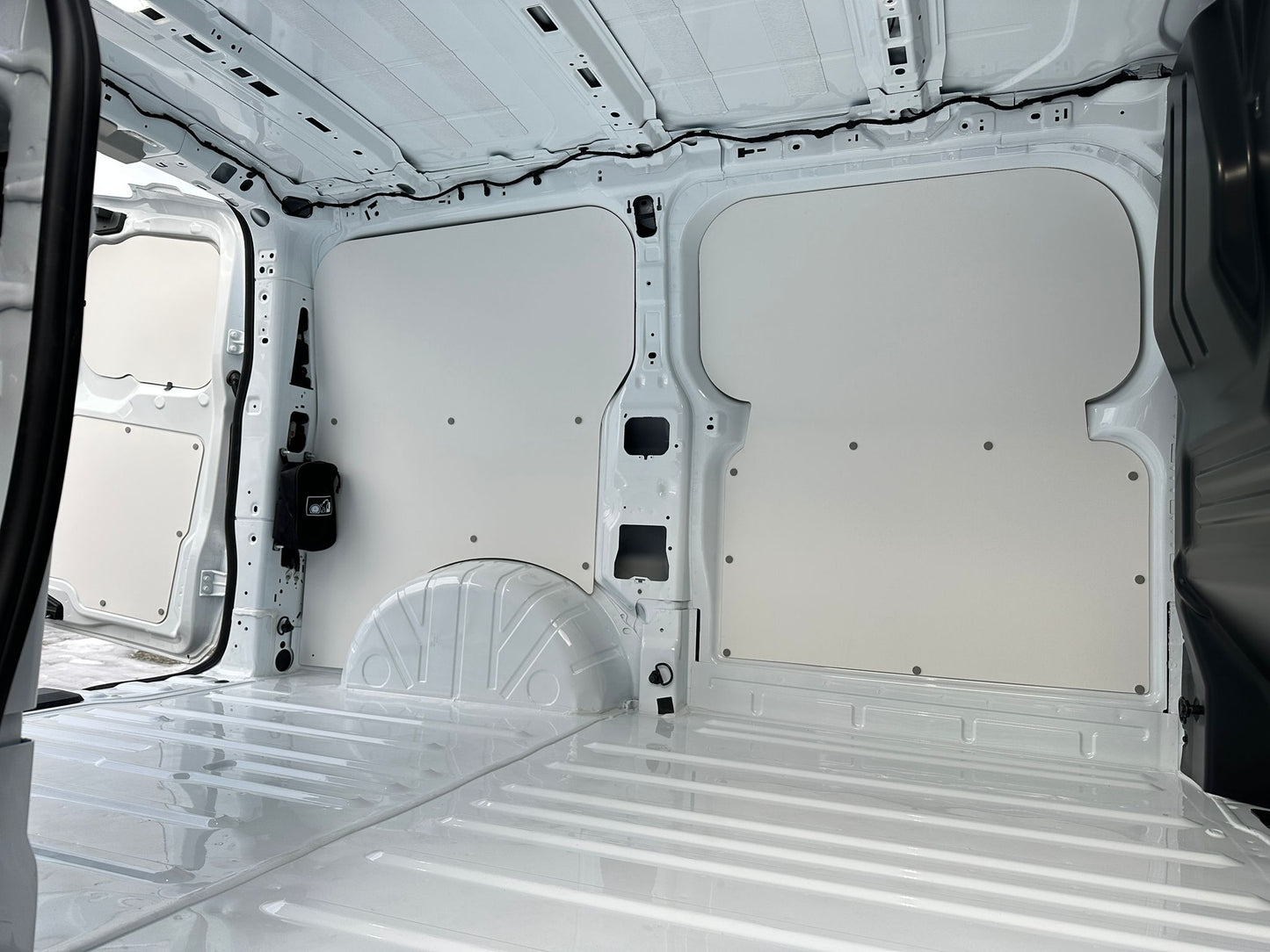 Volkswagen New Transporter T7 Seitenverkleidung 4mm HDF Weiß L2 langer Radstand