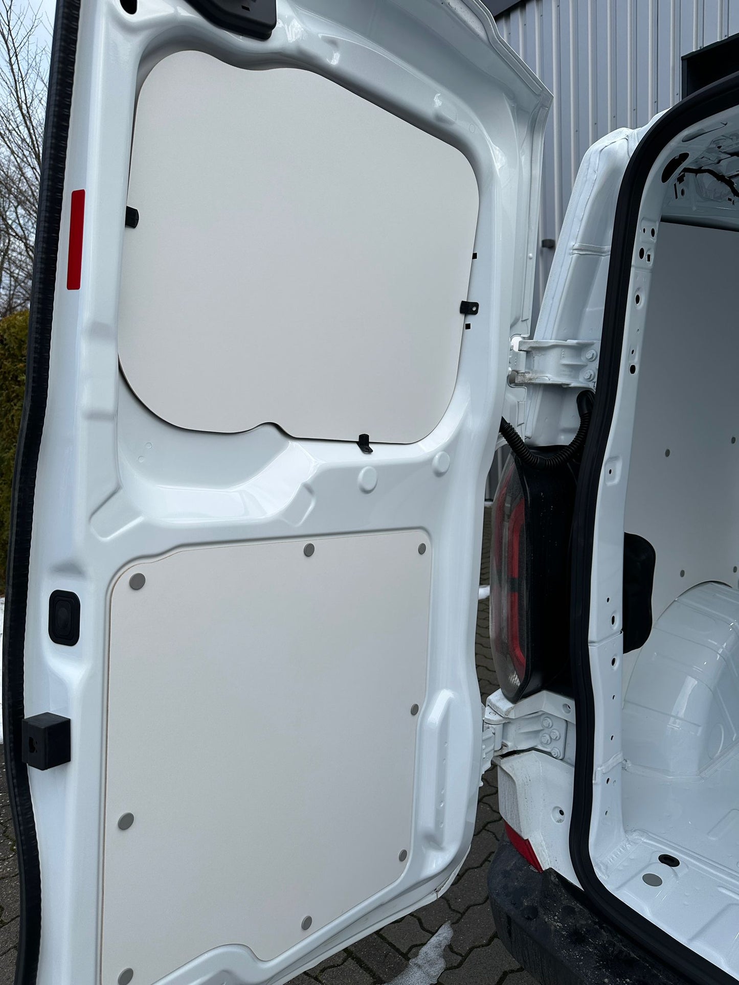 Volkswagen New Transporter T7 Seitenverkleidung 4mm HDF Weiß L2 langer Radstand