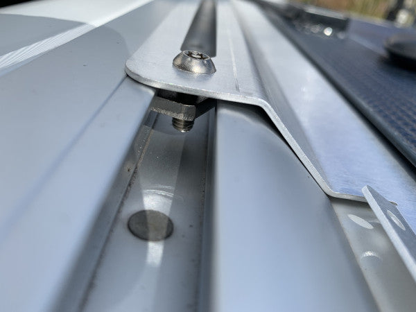 VW T5/T6/T6.1 AV-Solarkit California Alu Offgridtec 120W Solarmodul für Aufstelldach